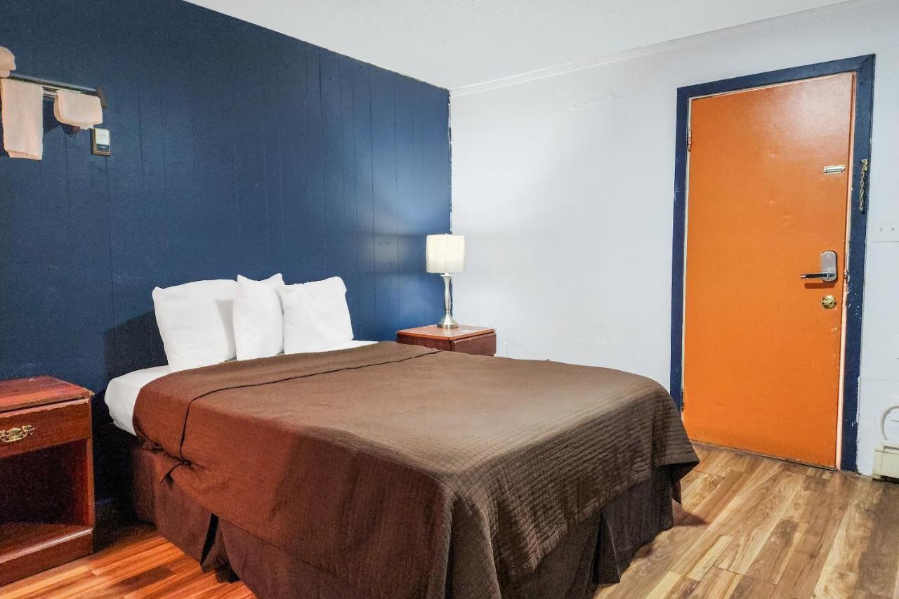 Oyo Hotel Colby, Ks Eksteriør billede