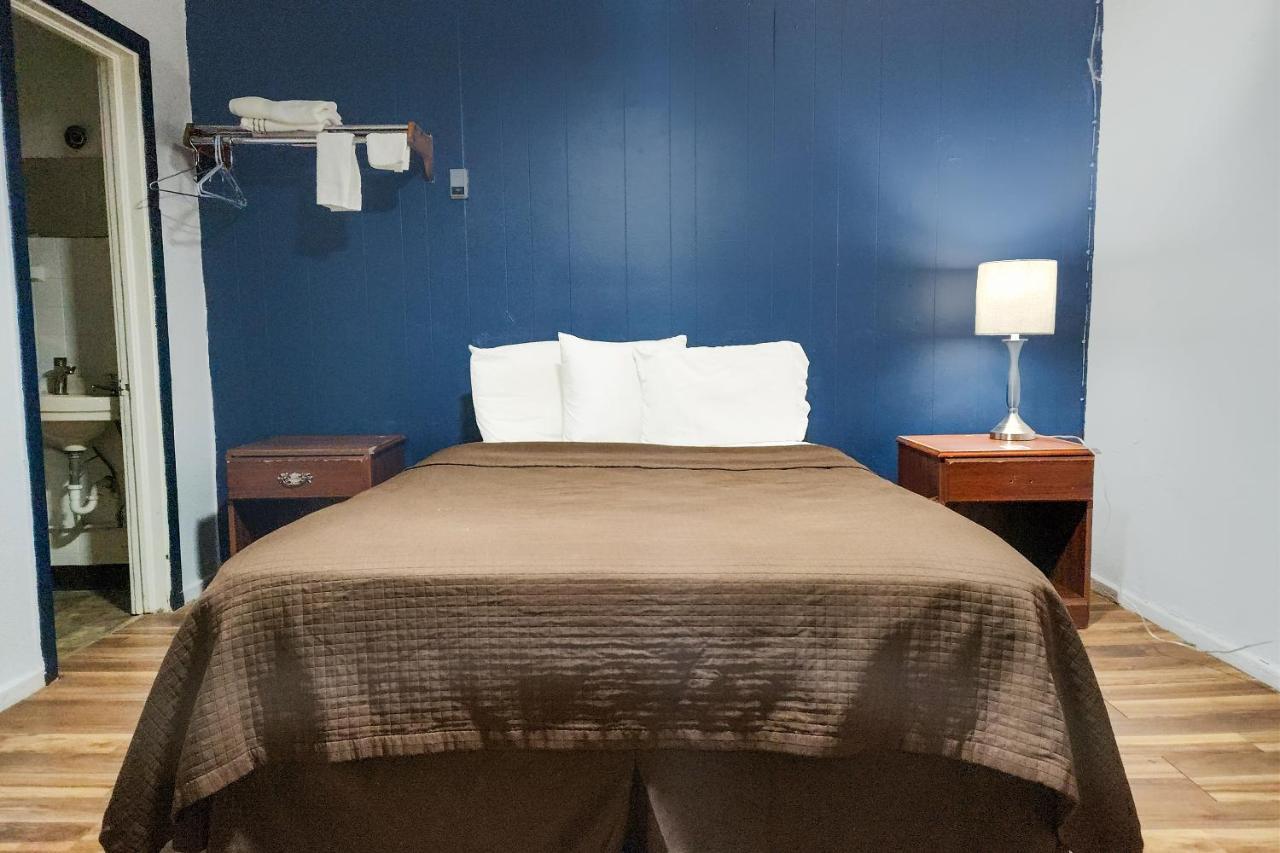 Oyo Hotel Colby, Ks Eksteriør billede